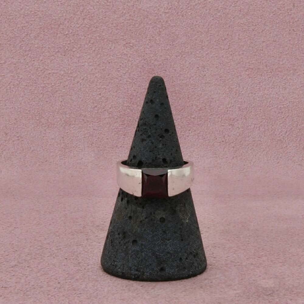 Sterling Silver Channel-Set Garnet Square-Cut Geometric Tapered Ring Size 6